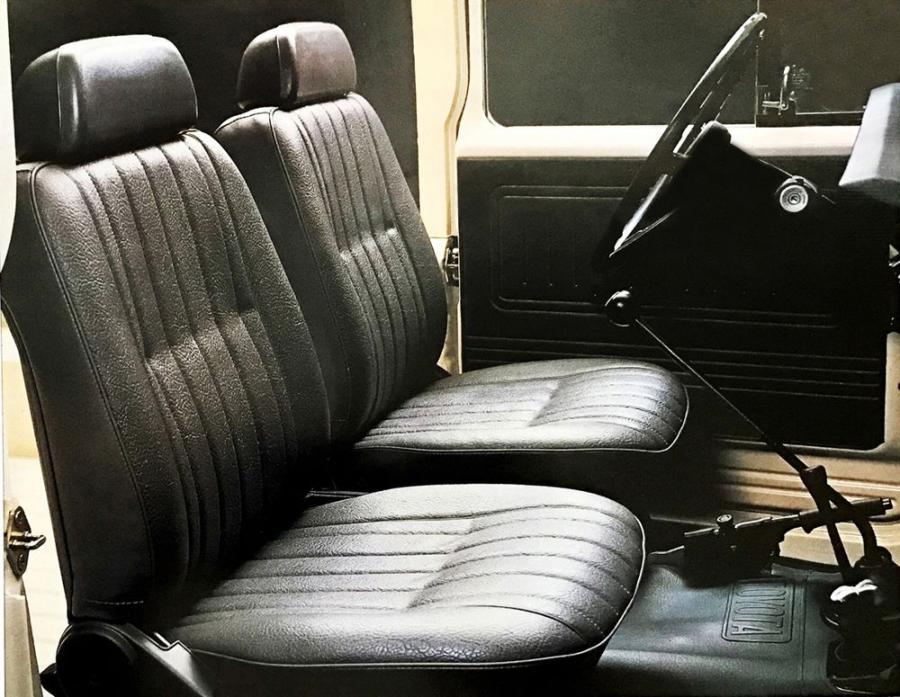 Интерьер Toyota Land Cruiser Canvas Тop (BJ41L) 1979 года  (фото 4 из 8)